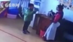 Mẹ chết lặng khi con bị giáo viên mầm non ép uống 4 cốc nước sôi và hậu quả đau lòng