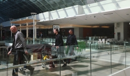 Sửa nhà vệ sinh, nhân viên bảo trì kinh hãi phát hiện một thi thể mắc kẹt bên trong bức tường