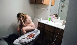 Hơn ngàn lời nói, chỉ một bức ảnh cũng đủ phanh phui sự thật trần trụi trong 48 giờ đầu sau khi sinh