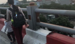 Tài xế tốt bụng gặp lại người phụ nữ dắt con đi nhờ xe suốt 4 năm vẫn chưa về đến nhà