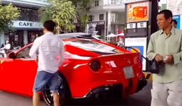 Cường Đô la đi đổ xăng cho siêu xe, gặp người bán vé số và hành động sau đó cực đáng mặt đại gia