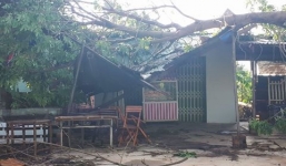 Đắk Lắk: Mưa lớn kèm lốc xoáy làm một người thiệt mạng, hàng trăm căn nhà tốc mái