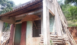 Gia đình bé gái bị bác xâm hại mang thai phải bán hết mọi thứ lo viện phí