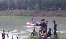 Hơn 10 người nhái dầm mưa tìm kiếm người đàn ông tắm đập mất tích