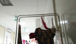Cô gái bức xúc vì đầu giường bệnh viện mình nằm bị biến thành nơi phơi đồ lót, nhắc nhở thì bị mắng ngược