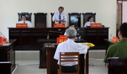 Cựu giám đốc ngân hàng 77 tuổi lĩnh 18 tháng tù treo về tội Dâm ô trẻ em