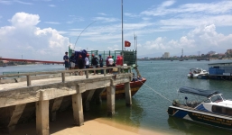 Một ngư dân bị lưới cuốn xuống biển tử vong