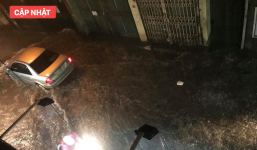 Hà Nội đang mưa dông lớn kèm sấm chớp, nhiều tuyến đường ngập sâu, giao thông tê liệt