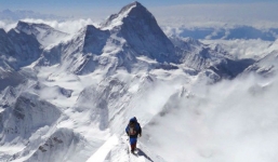 Cái chết trên đỉnh Everest và sự vô cảm đáng sợ của những người leo núi