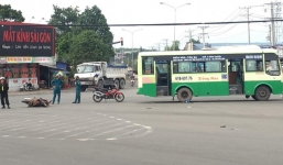 Nhân chứng kể phút cấp cứu 2 thiếu nữ nồng nặc mùi rượu bia gặp nạn ở ngã tư