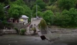 Sập cầu du lịch khiến 5 người chết, 10 người mất tích