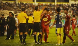 Xúc phạm trọng tài, HLV CLB Hà Nội và Thành Lương đồng loạt nhận án phạt nặng