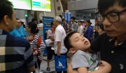 Máy bay Vietnam Airlines 2 lần gặp sự cố, hàng trăm khách ngủ qua đêm tại sân bay ở Đà Nẵng