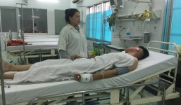 Cảm động 2 'hiệp sĩ' thân nhau từ nhỏ, cùng bị thương vẫn cố chở nhau đi cấp cứu