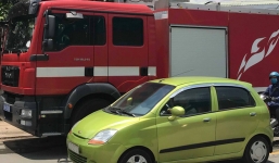 Xưởng mút xốp cháy ngùn ngụt giữa trưa, hàng chục công nhân tháo chạy