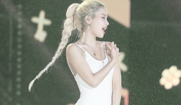 Thần thái đỉnh đã đành, idol nữ này còn gây sốt với body 'như được chạm khắc bởi các thiên thần'