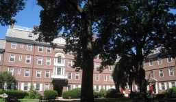 Nhìn lại lịch sử phát triển từ phòng ký túc xá tới khi lập ra 'đế chế' Facebook của Mark Zuckerberg