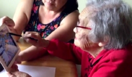 Bà lão 90 tuổi được cứu sống một cách kỳ diệu cũng nhờ nghiện chơi trò xếp chữ