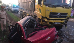 'Xế hộp' lao trực diện vào xe tải, 1 người chết tại chỗ, 3 người nguy kịch