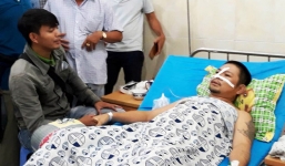 Một 'hiệp sĩ' bị đâm ngã gục xuống đường khi can ngăn đánh nhau