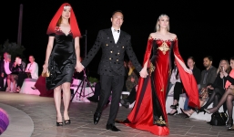 Nữ diễn viên Người đẹp và Quái vật chọn Áo dài xuất hiện trên thảm đỏ Cannes