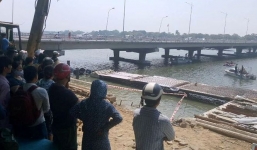 Tìm thấy thi thể 2 cha con buộc chặt vào nhau dưới chân cầu