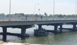 Tìm kiếm người đàn ông ôm cháu bé lao xuống sông Hương tự tử