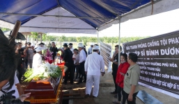 Người thân của 'hiệp sĩ' bị đâm tử vong ở Sài Gòn khóc nghẹn trong lễ an táng