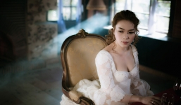 Lâm Khánh Chi gây xôn xao khi tiết lộ chuyện Mỹ Tâm sắp lấy chồng