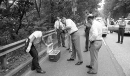 Đang thi công đường cao tốc, người công nhân hét lên thất thanh khi phát hiện một chiếc hộp, mở ra vụ án mạng kỳ bí kéo dài suốt 22 năm