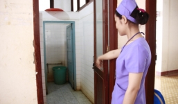 Bộ trưởng Y tế quy trách nhiệm nhà vệ sinh 'bốc mùi' cho giám đốc BV