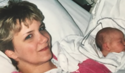 Xem hồ sơ bệnh án của mẹ, con trai phát hiện ra sai lầm nghiêm trọng của bác sĩ hơn 20 năm trước