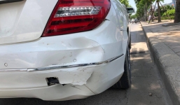 Bị đâm xe thiệt hại cả chục triệu nhưng hành xử của chủ ô tô khiến nhiều người cảm phục