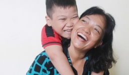 Vượt 1.000km từ Sài Gòn ra Huế để gặp lại con trai 8 tuổi mất tích, người mẹ vỡ òa hạnh phúc khi thấy con được bình an