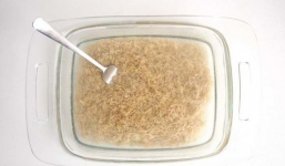 Không ai tin cơm có thể nấu bằng hộp thủy tinh cho đến khi bát cơm tơi xốp được dọn lên bàn