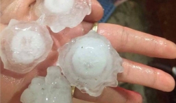 Mưa đá, gió lốc thổi bay nhiều nhà dân ở Đồng Nai và Bình Dương