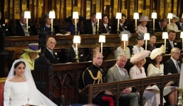 Dù đã qua đời từ lâu, nhưng bóng dáng cố Công nương Diana vẫn tràn ngập trong hôn lễ của con trai