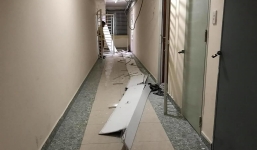 Mảng trần thạch cao dài gần 10 mét đổ ập trong chung cư ở Sài Gòn