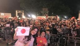 Clip: Bị fan nam cưỡng hôn trên sân khấu tại Nhật, và đây là cách xử lý đầy bình tĩnh của Văn Mai Hương