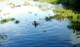 Đi tắm sông cùng nhóm bạn, bé trai 9 tuổi bị nước cuốn mất tích