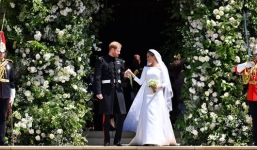 Cư dân mạng phát hiện ra một khoảnh khắc đám cưới hoàng gia Anh giống hệt trong phim 'Lọ Lem' của Disney