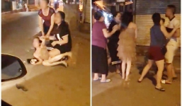 Xôn xao clip cô gái trẻ bị túm tóc đánh ghen ngay trên phố Hà Nội