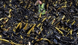 Hãi hùng ngắm nhìn 'mồ chôn tập thể' của hàng triệu chiếc xe đạp tại Trung Quốc