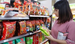 Dành 8.000 tỷ đồng để ăn bim bim 1 năm, giới trẻ Việt đang bỏ tiền vào túi những đại gia nào?