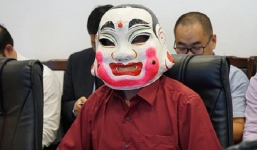 Vừa nhận thưởng, người trúng giải 300 tỷ đồng của Vietlott đã gây tranh cãi vì một chi tiết lạ