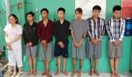 Mẹ gọi con trai đến 'xử' 2 người phụ nữ buôn bán trái cây