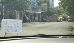 Bảng thông báo kém duyên 'Nhà có việc, đi hướng khác' của gia đình đang tổ chức đám cưới nhận hàng tấn gạch đá trên MXH