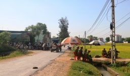 Hiện trường khai quật tử thi kế toán treo cổ trên đồi thông