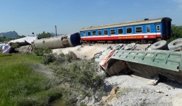 Tai nạn tàu hỏa ở Thanh Hóa: Khoan cắt đầu tàu đưa 2 thi thể ra ngoài