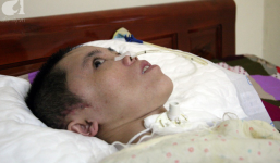 Quặn lòng cảnh 2 con nhỏ khóc thét vì sợ hãi khi thấy mẹ chân tay co quắp, không nghĩ đó là mẹ mình